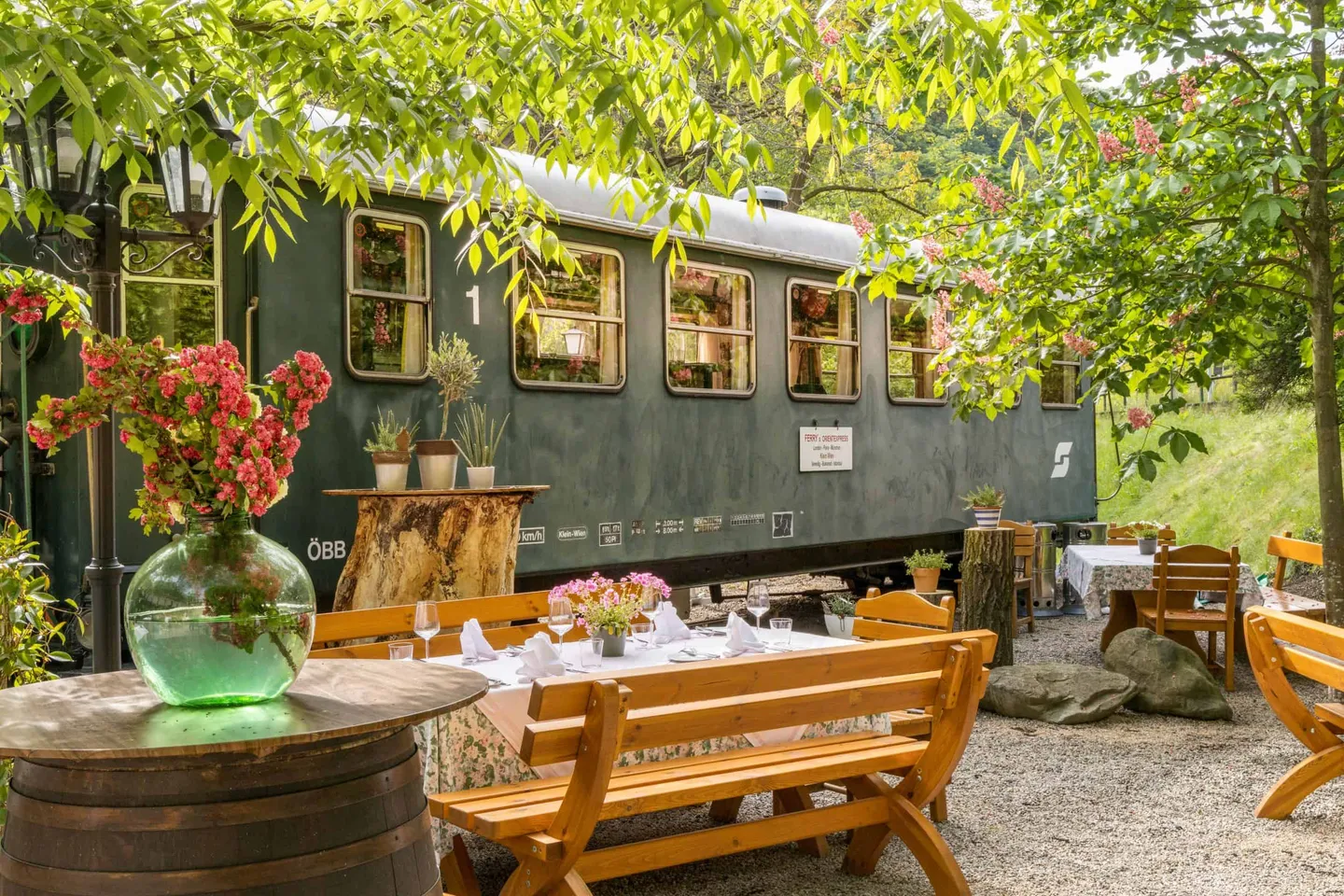 Der Waggon im Garten des Landgasthofs Schickh